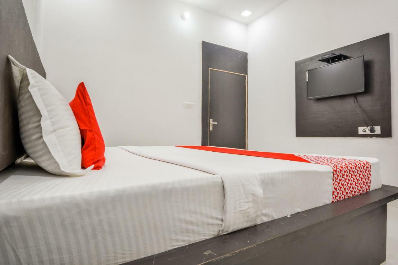 Oyo 43505 Hotel The White House Hisār Zewnętrze zdjęcie